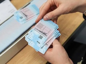 Ehliyetlerde yaşa g&ouml;re yenileme s&uuml;releri kısalıyor