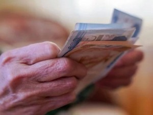 Emeklinin g&ouml;z&uuml; zamda! SGK Uzmanı Erdursun rakam verdi