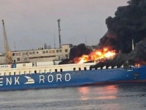 Rusya, Odessa'da demirli T&uuml;rk y&uuml;k gemisini vurdu