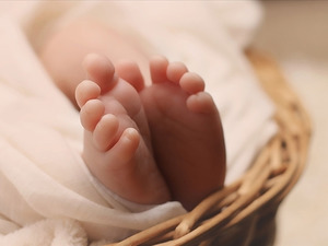 'Tek &ccedil;ocuk' yasasıyla meşhurdu! Şimdi teşvik i&ccedil;in doğum masraflarını &uuml;cretsiz hale getiriyor