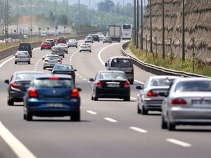 T&Uuml;İK a&ccedil;ıkladı! Trafiğe kayıtlı ara&ccedil; sayısı 33 milyonu aştı