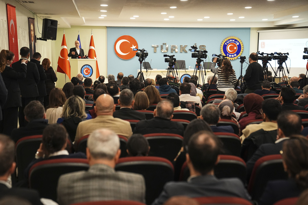 Asgari &uuml;cret zammı i&ccedil;in kritik g&uuml;n! T&Uuml;RK-İŞ bug&uuml;n masaya oturacak mı? Başkan Atalay a&ccedil;ıkladı: "Amacımız sabote etmek değil", G&ouml;rsel 1