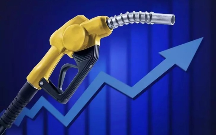 Petrol d&uuml;şt&uuml;, &Ouml;TV sıfırlandı akaryakıta indirim değil, zam geldi!