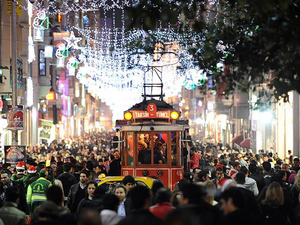 İstanbul Valiliği yılbaşı gecesi uygulanacak tedbirleri a&ccedil;ıkladı