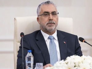 Bakan Işıkhan'dan iş g&uuml;c&uuml; yorumu! "&Uuml;lkemizin g&uuml;&ccedil;l&uuml; geleceğini inşa edeceğiz"