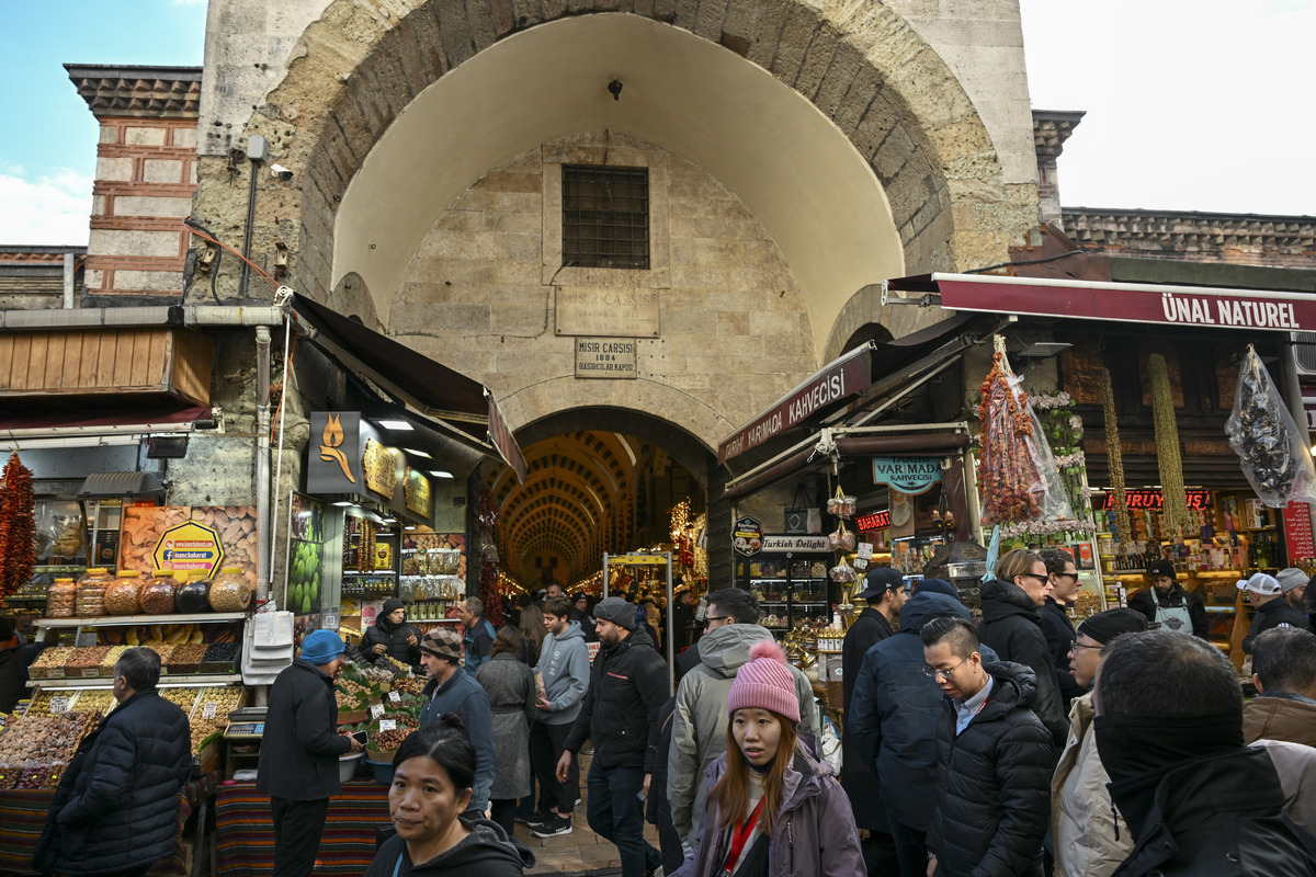 İstanbul da yılbaşı &ouml;ncesi alışveriş hareketliliği yaşanıyor, G&ouml;rsel 1