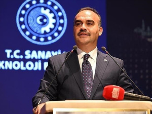 Bakan Kacır, H&Uuml;RJET'in İspanya'ya ihracatı nedeniyle TUSAŞ ekibini tebrik etti