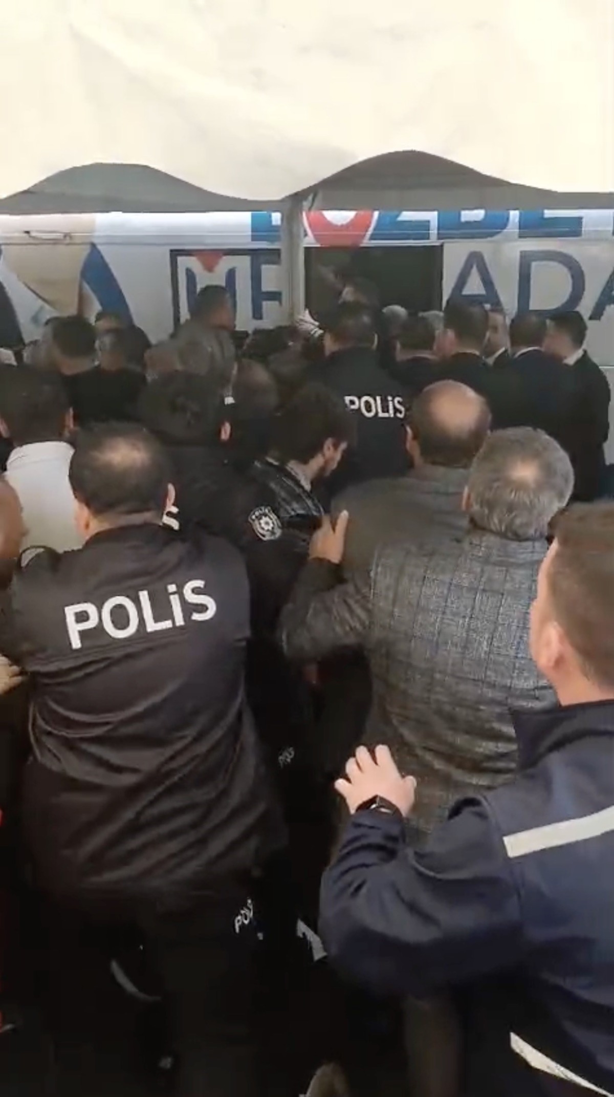 Bursa B&uuml;y&uuml;kşehir Belediye Başkanı Mustafa Bozbey e saldırı girişimi, G&ouml;rsel 2
