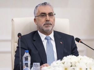 Bakan Işıkhan "Emeklilere ve ailelerine hayırlı olsun"