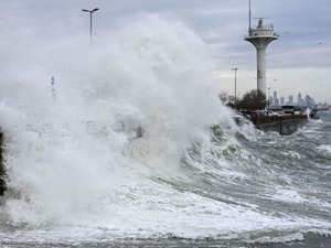 AKOM'dan İstanbul i&ccedil;in fırtına, sağanak ve kar uyarısı