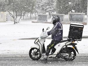 Erzincan'da motokuryelerin trafiğe &ccedil;ıkma kısıtlaması sona erdi