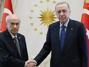 Bakan Tun&ccedil; duyurdu! T&uuml;rk Bayrağına hain saldırıda 14 kişi g&ouml;zaltına alındı