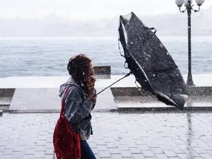 Akdeniz'de fırtına, Ege ve Karadeniz'de kuvvetli r&uuml;zgar uyarısı