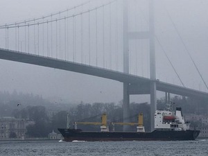 İstanbul Boğazı'nda arızalanan gemi kurtarıldı