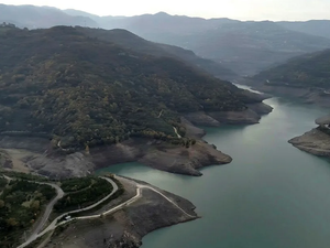 Kocaeli'nin Sapanca G&ouml;l&uuml;'nden su alımı durduruldu