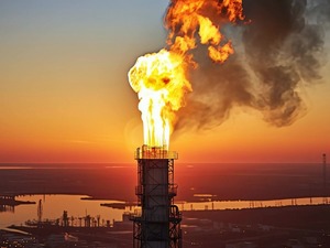 Rusya'nın petrol ve doğal gaz gelirleri yarı yarıya azaldı
