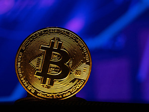 Tarihinin en k&ouml;t&uuml; g&uuml;nlerini yaşamıştı! Bitcoin'de toparlanma sinyali: G&ouml;zler 75 bin dolarda