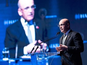 Bakan Şimşek: "Ekonomimizi artık daha az kırılgan bir noktada g&ouml;r&uuml;yoruz"