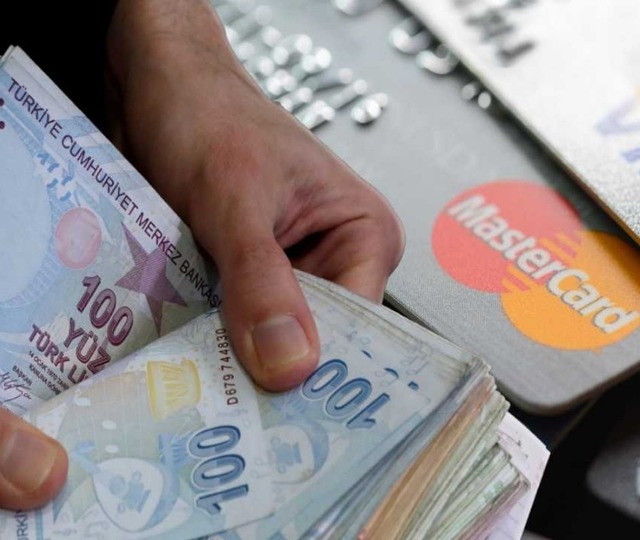 Kredi kartı aidatlarına enflasyonun 2 katı zam!