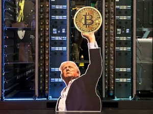 Trump r&uuml;zgarı altında değil, kriptoda esiyor: 2 haftada 492 milyon doları g&ouml;rd&uuml;