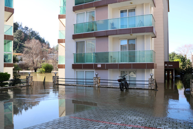 Antalya da kuvvetli yağış; ev ve ahırları su bastı, Görsel 3