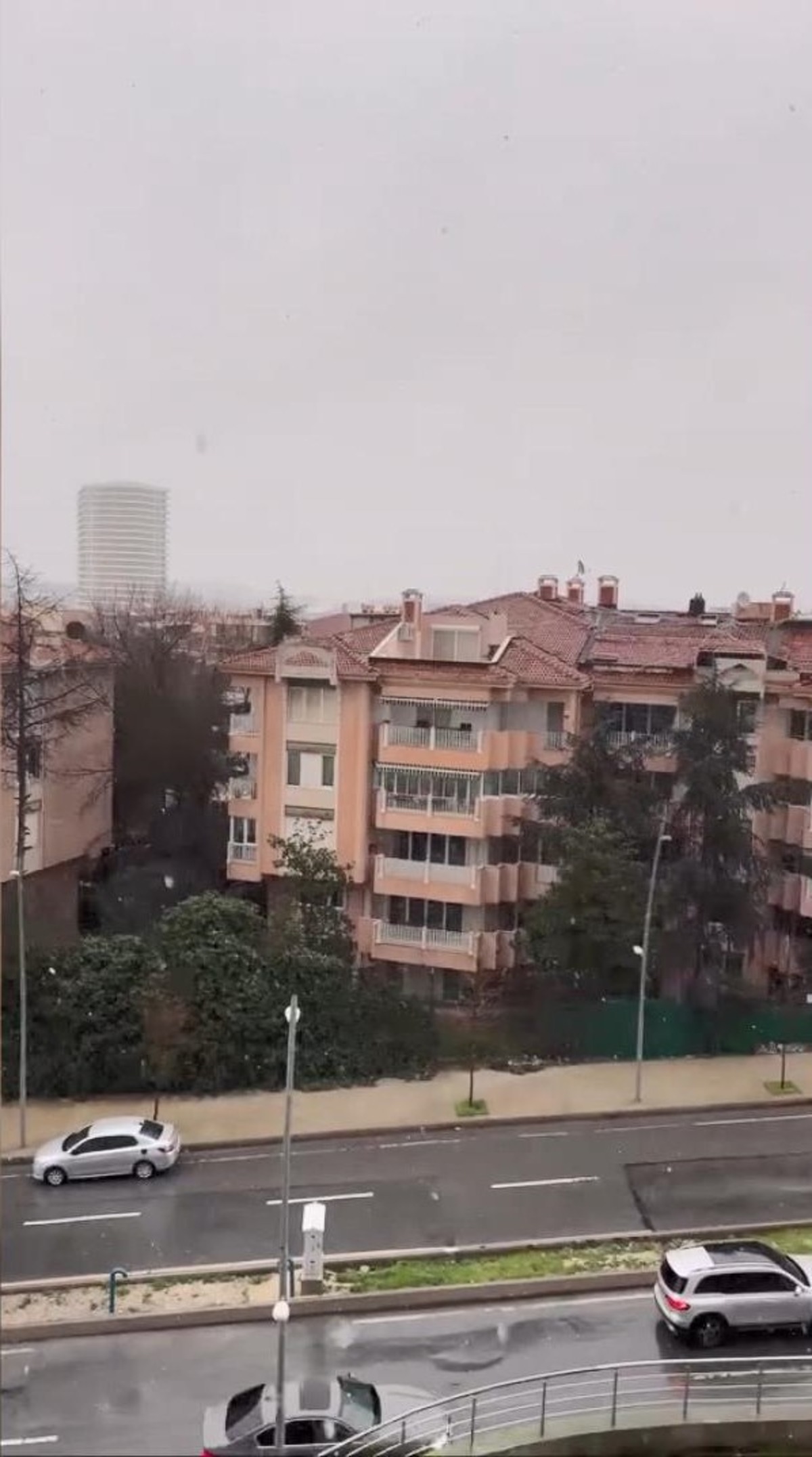 İstanbul un bazı ilçelerinde aralıklarla kar ve sulu kar yağışı etkili oluyor, Görsel 2