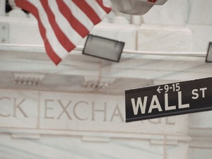 New York borsası Fed tutanakları &ouml;ncesi y&uuml;kselişle a&ccedil;ıldı