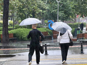 Meteoroloji'den son dakika uyarısı! Kuvvetli yağış ve fırtına geliyor