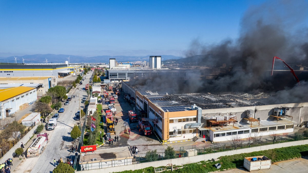 Kervan Gıda dan yangın açıklaması! Manisa tesisinde hasar tespiti başladı, Görsel 1