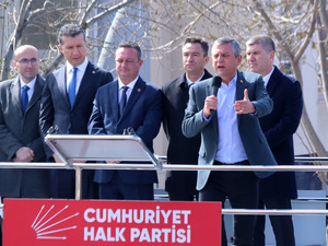 &Ouml;zg&uuml;r &Ouml;zel: İran'ı kurtarmak ne Trump'a ne de eli kanlı Netanyahu'ya d&uuml;şm&uuml;şt&uuml;r