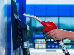 BUG&Uuml;NK&Uuml; AKARYAKIT FİYATLARI! 4 Mart 2026 benzin, motorin, LPG zam var mı?