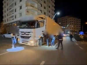İran sınırından T&uuml;rkiye'ye giren ka&ccedil;ak g&ouml;&ccedil;menler yakalandı