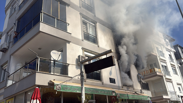 Antalya da yangında mahsur kalanlar kurtarıldı, G&ouml;rsel 2