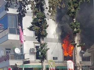 Antalya'da yangında mahsur kalanlar kurtarıldı