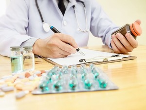 AYM'den, eczacılar hakkındaki disiplin cezalarına ilişkin d&uuml;zenlemeye iptal