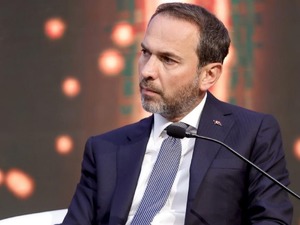 Bakan Bayraktar: "Bizim ağırlıklı alımlarımız H&uuml;rm&uuml;z dışında, şu anda bir risk g&ouml;z&uuml;km&uuml;yor"