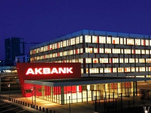 Akbank SGK emeklilerine 50 bin liraya varan nakit &ouml;d&uuml;l sunuyor