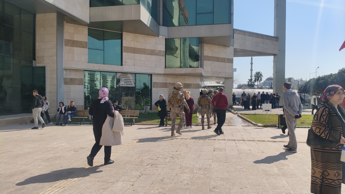 SON DAKİKA| Antalya da kaymakamlık binasında silah sesleri!, G&ouml;rsel 2