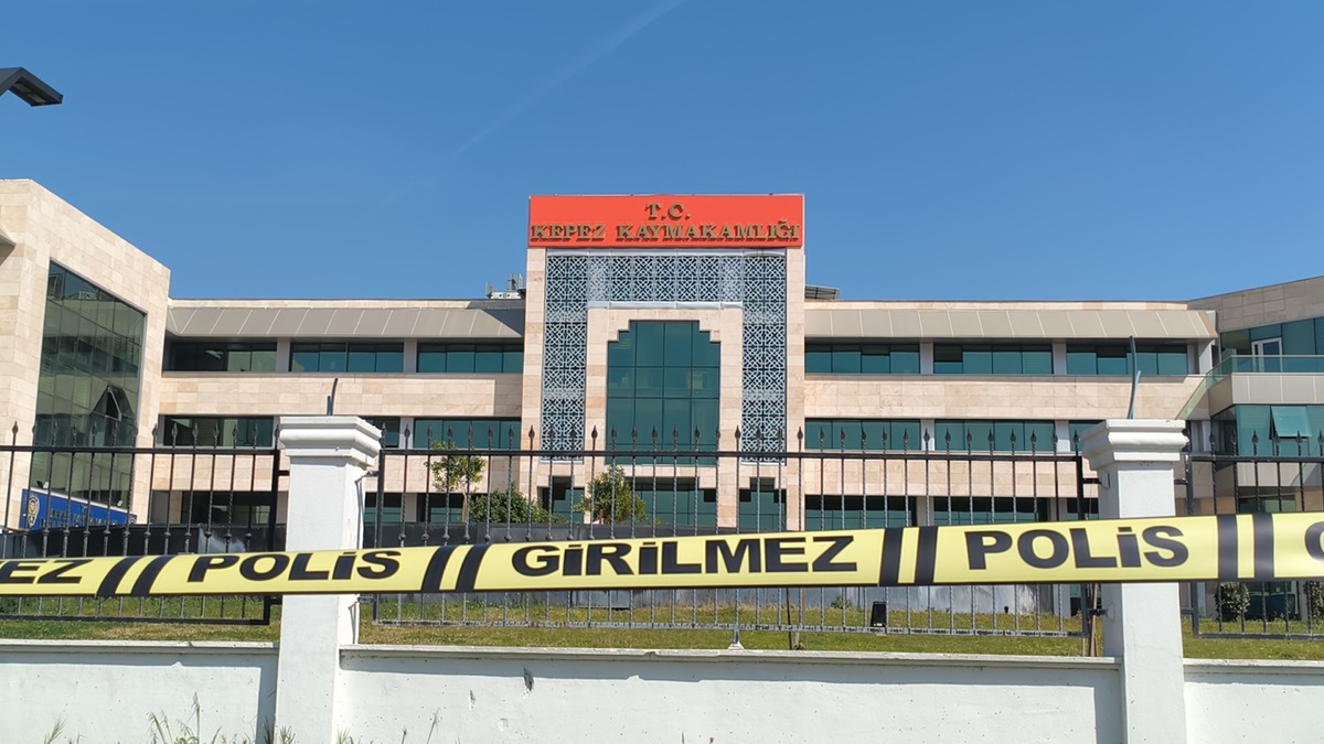 SON DAKİKA| Antalya da kaymakamlık binasında silah sesleri!, G&ouml;rsel 3