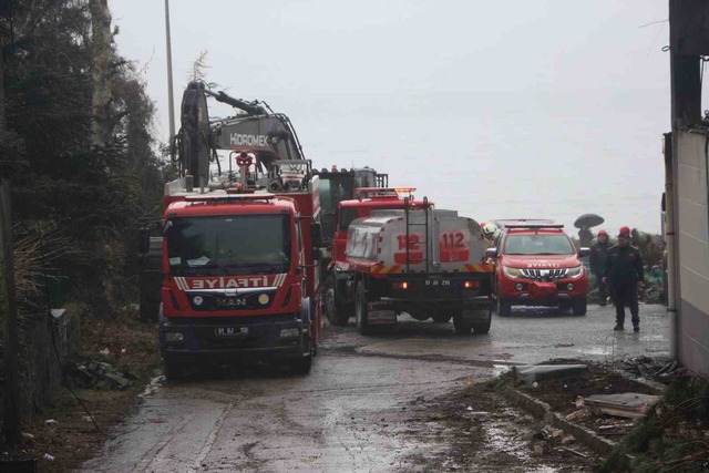 Trabzon’da yangında soğutma çalışmaları sürüyor, Görsel 2