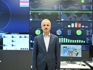 Bakan Uraloğlu: T&uuml;rkiye&rsquo;de sosyal medya kullanım s&uuml;resi 25 saate &ccedil;ıktı
