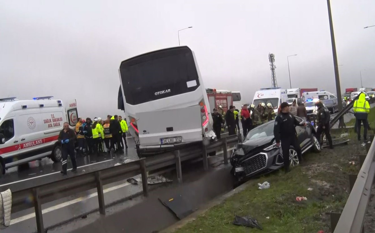 İstanbul da zincirleme kaza! 1 polis şehit oldu, 16 polis yaralı, Görsel 1