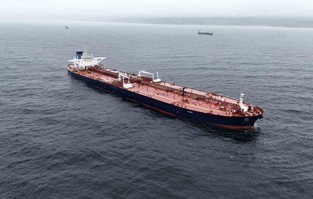 İstanbul Boğazı’na yaklaşırken vurulan tanker havadan görüntülendi, Görsel 1