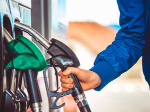 4 lira 35 kuruş indirim geldi! Motorin fiyatı d&uuml;şt&uuml;