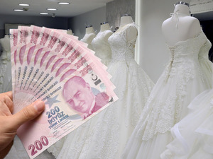 Kapıdan giren 500 TL &ouml;d&uuml;yor! Gelinlik deneme &uuml;cretleri arttı