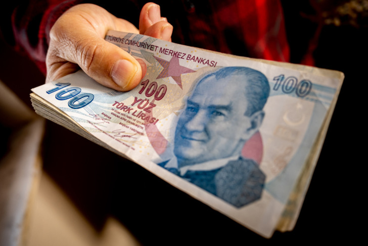 KADEMELİ EMEKLİLİK MECLİS'TEN GE&Ccedil;Tİ Mİ?