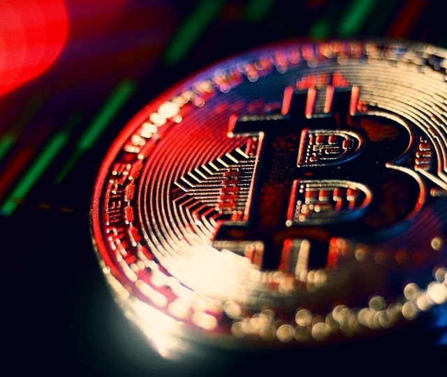 BTC i&ccedil;in iddialı tahmin: 1 milyon dolar m&uuml;mk&uuml;n m&uuml;? 