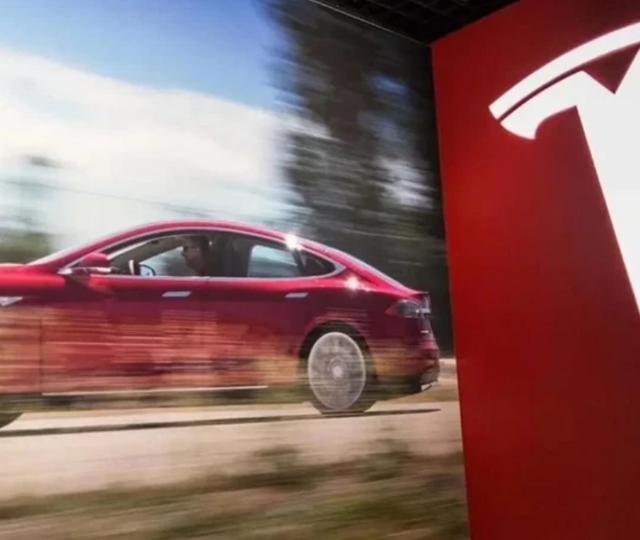 Tesla&rsquo;da iki efsaneye veda: &Uuml;retimi durdurdu