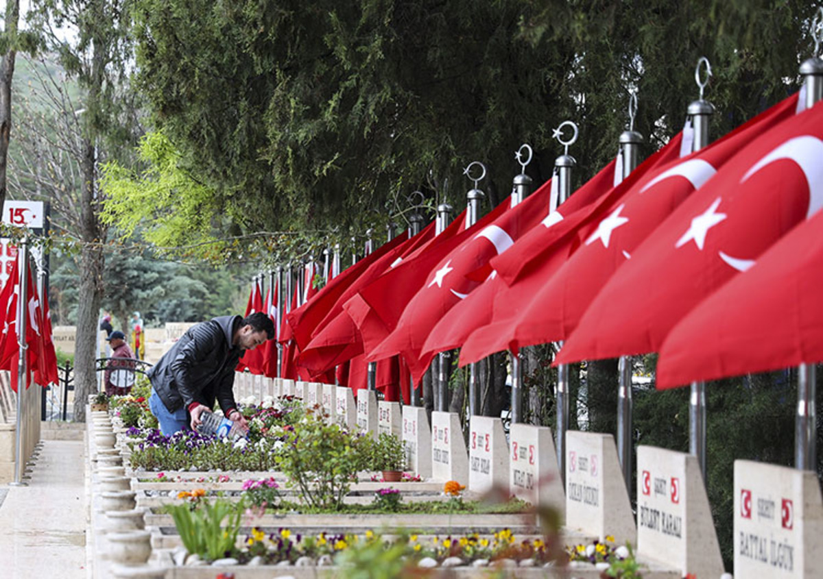 Şehit yakınlarına yaş sınırı kalkıyor, iki asgari &uuml;cret geliyor, G&ouml;rsel 1