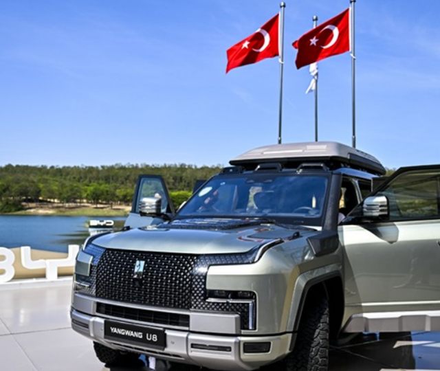 BYD T&uuml;rkiye&rsquo;ye gelecekti direksiyonu oraya kırdı 